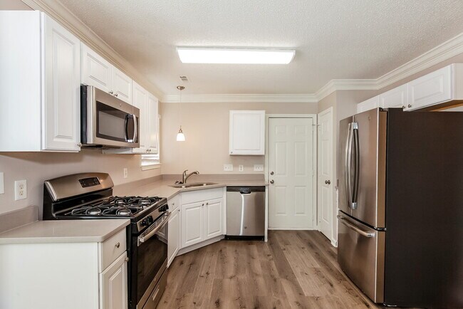 Building Photo - 10021 Northwoods Forest Dr