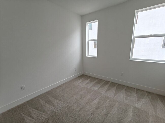 Building Photo - 259 Montague Expy