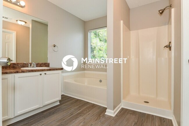 Building Photo - 4 Bedroom Pet-Friendly Home in Decatur, GA with Main Street Renewal
