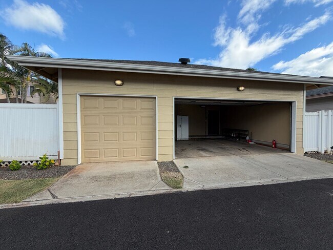Building Photo - Spacious 4-Bedroom Ewa Beach Home with Den...