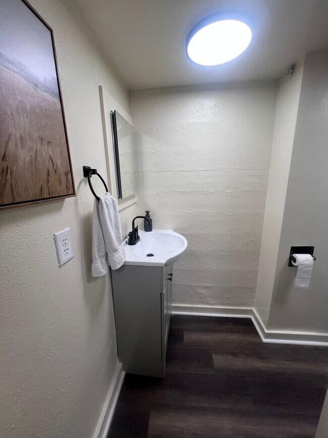 Building Photo - 1206 Gregory Way