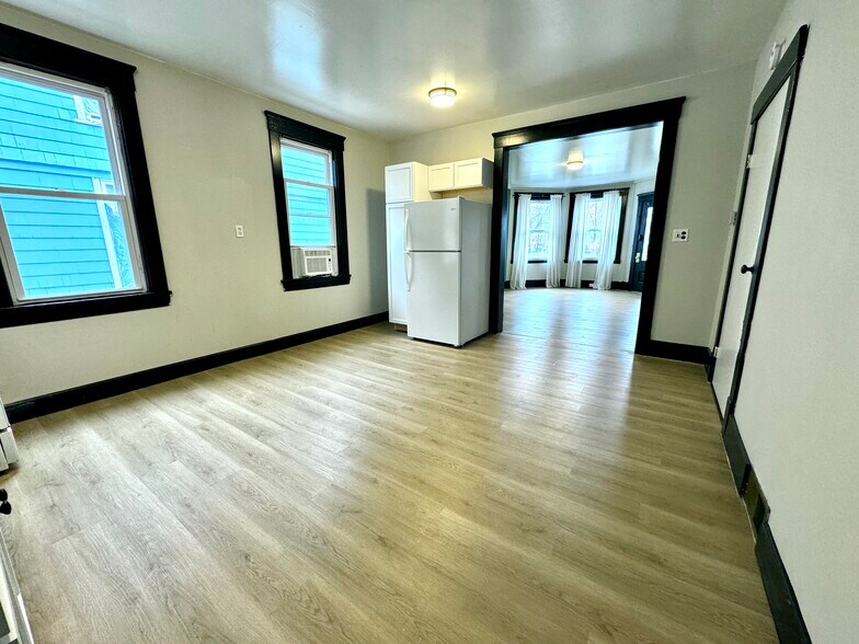 Building Photo - 1851 W 58th St