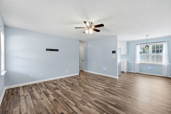 Building Photo - 105 Twin Creeks Dr