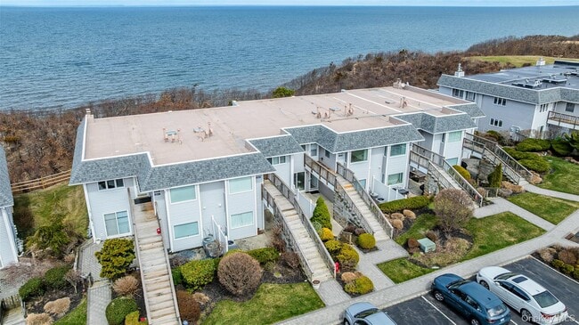 Building Photo - 801 Bluffs Dr N