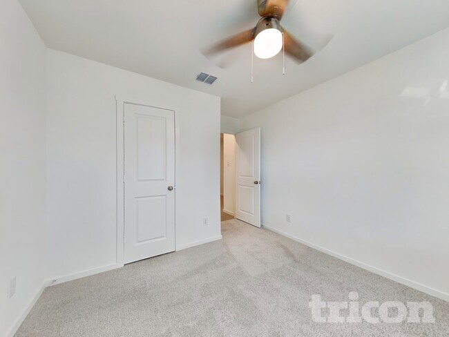 Building Photo - 1624 Parlier St