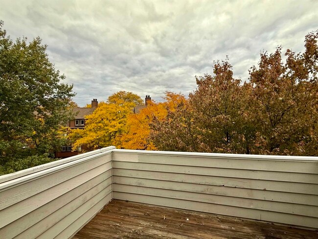 Building Photo - 702 Mainsail Ln