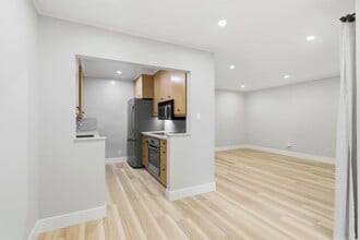 Building Photo - Move-In Ready 2 Bedroom/1 Bathroom Condo in The Heart of Mountain View!