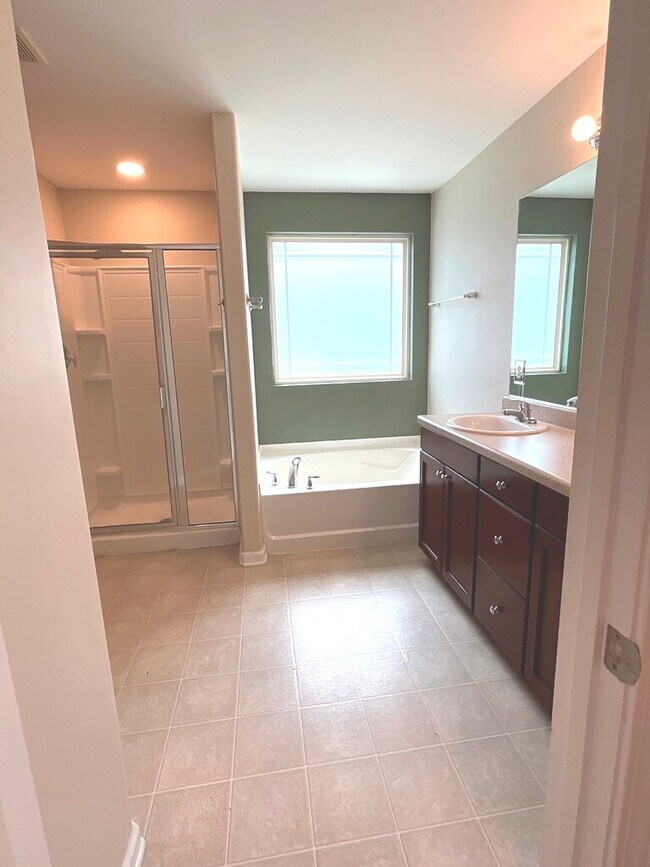 Building Photo - Great Amenities