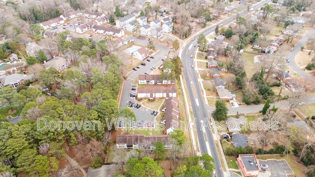 Building Photo - 2203 Kilborne Dr