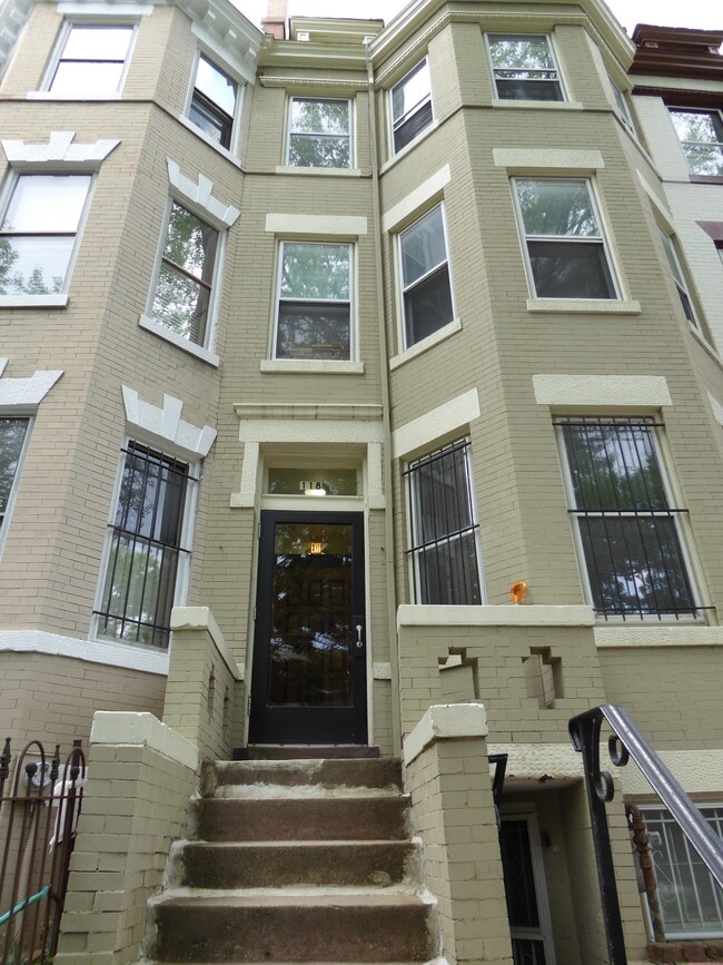 Building Photo - 118 3rd St NE