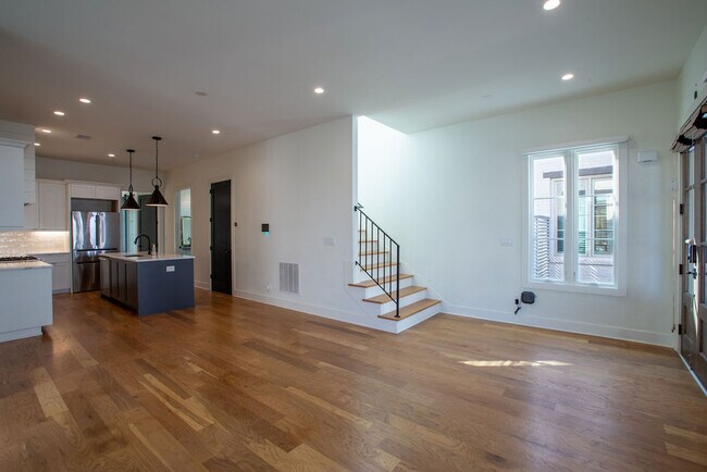 Building Photo - 130 2nd St