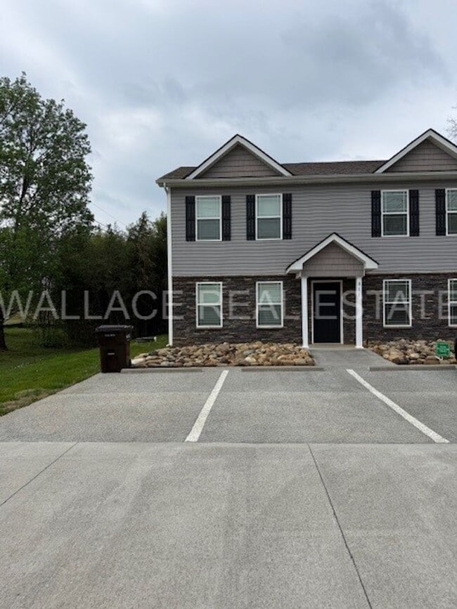 Building Photo - WEST KNOX CEDAR BLUFF AREA 2 BEDROOM 2.5 BATH TOWNHOUSE