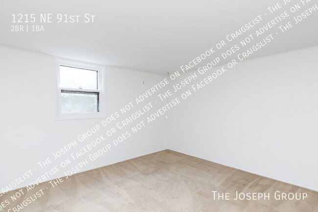 Building Photo - 1215 NE 91st St