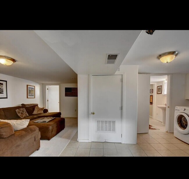 Building Photo - 4720 Alcott St