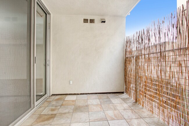 Building Photo - 1544 7th St