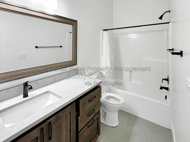 Building Photo - 5298 W Parkridge Dr