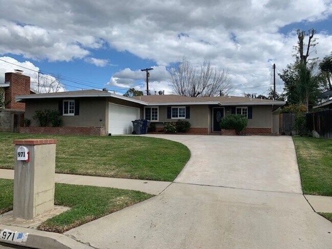 Building Photo - Redlands 4 Bedroom Home