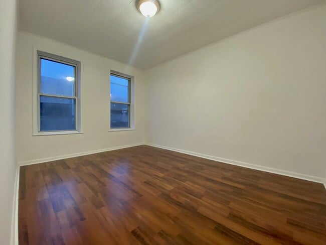 Building Photo - 21-18 Rene Ct