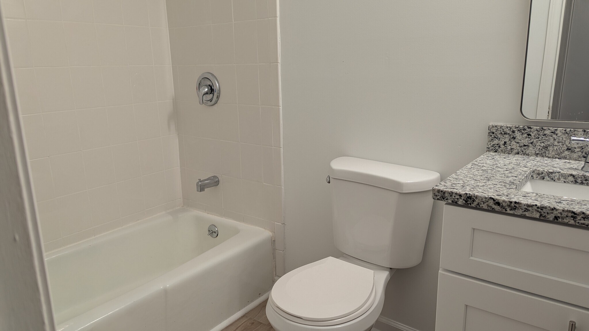 Full Bath - 7413 Edenwood Ln