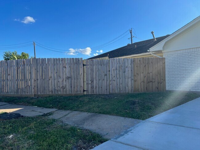 Building Photo - 10134 Kirkglen Dr