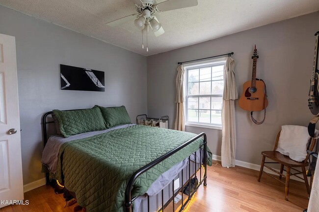 Building Photo - Updated North Knoxville Gem | Massive Fenced Yard & Prime Location!