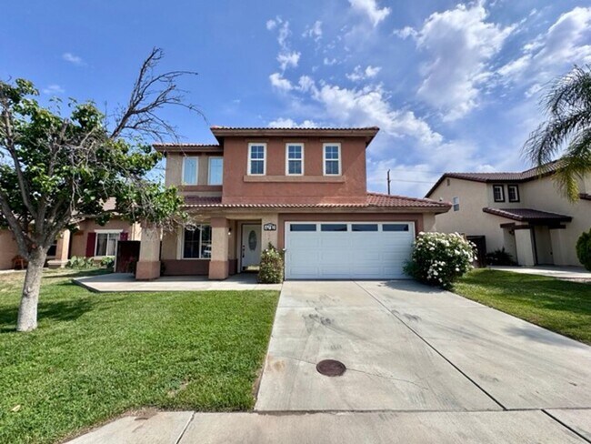 Building Photo - Spacious 4 Bedroom Home with a loft AND bo...