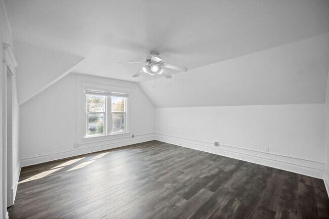 Building Photo - Charming 3 Bed 2 Bath Emerson Garfield Rem...
