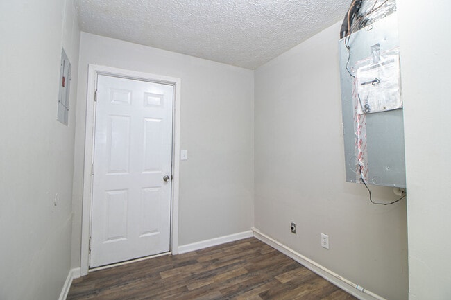 Building Photo - 12-412 Thompsonville Ln