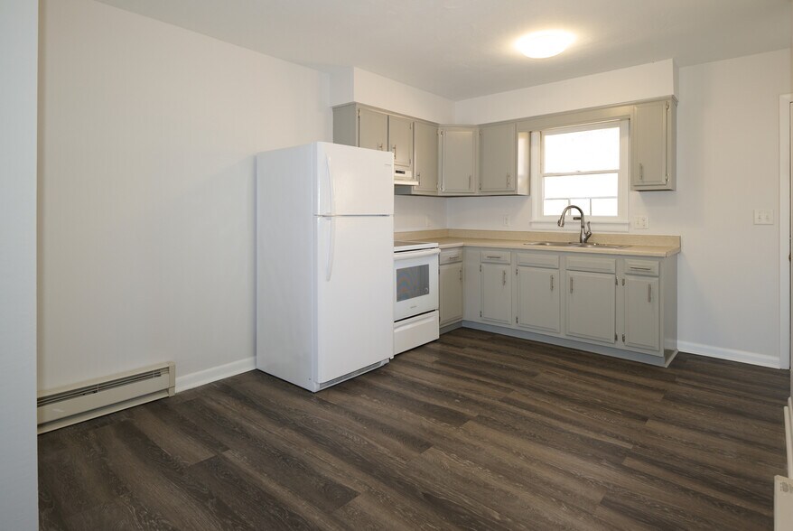 Kitchen - 327 Strouse Ave