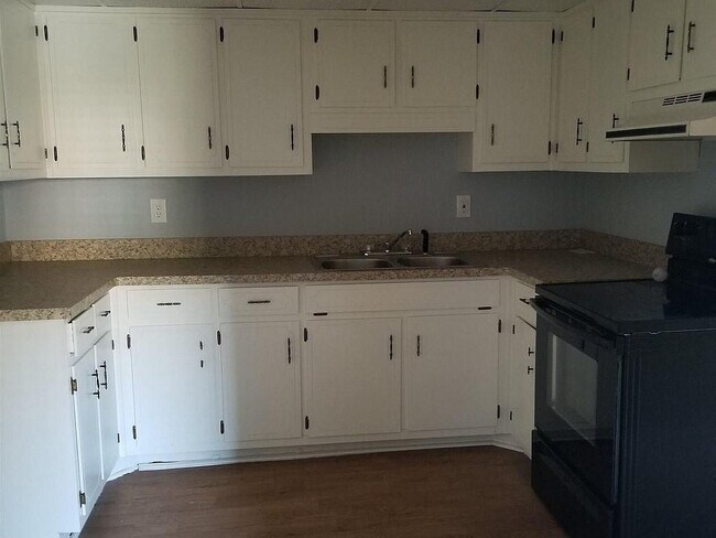 Building Photo - 4077 Linda Ln SW