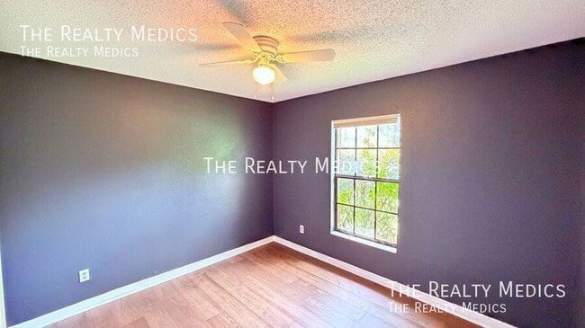 Building Photo - 104 E Osceola St