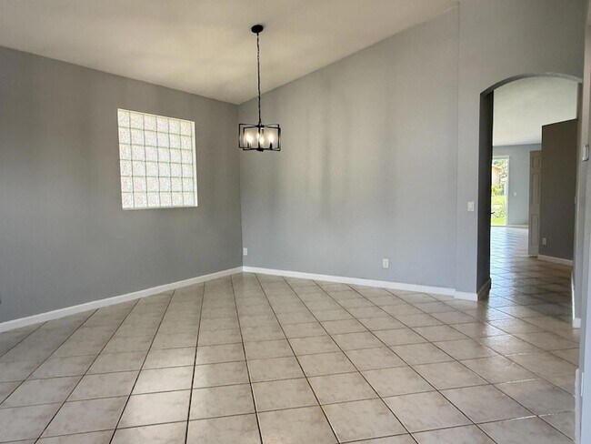 Building Photo - 9084 Silver Glen Way