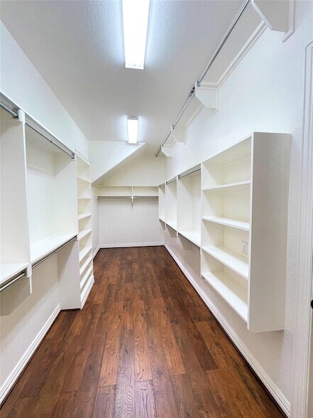 Building Photo - 2026 Artemis Ct