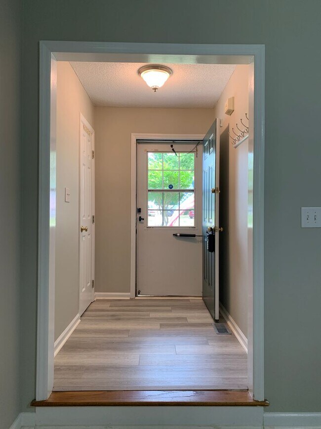 Building Photo - Fantastic Renovated Raleigh Ranch, With Am...