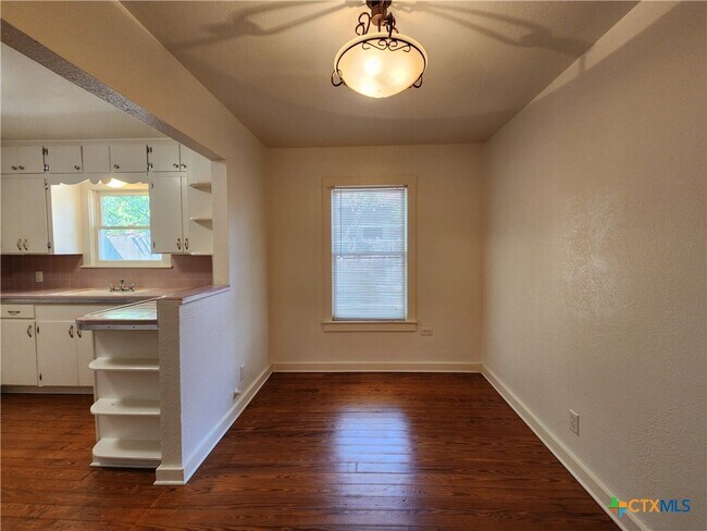 Building Photo - 588 S Castell Ave