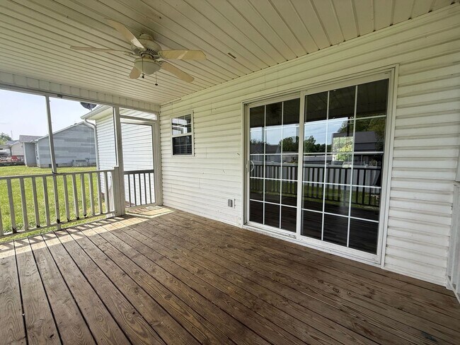 Building Photo - Pet-Friendly 3-Bedroom Home with Garage, Screened-In Porch & Spacious Bedrooms