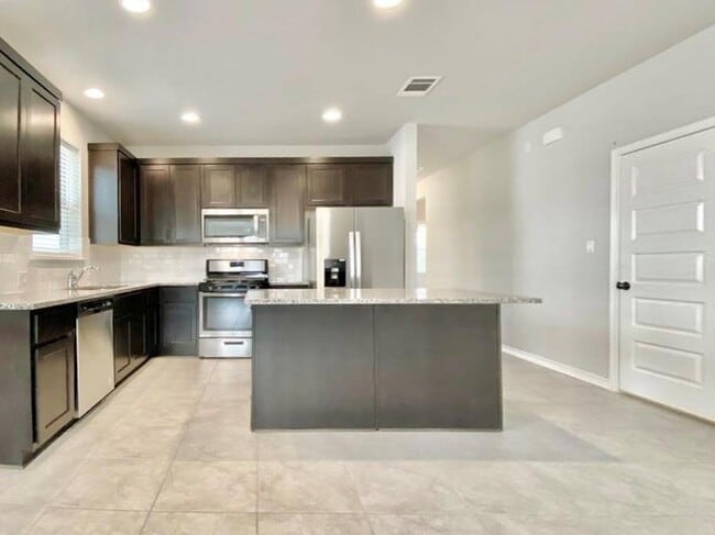 Building Photo - 2148 Pecan Island Dr