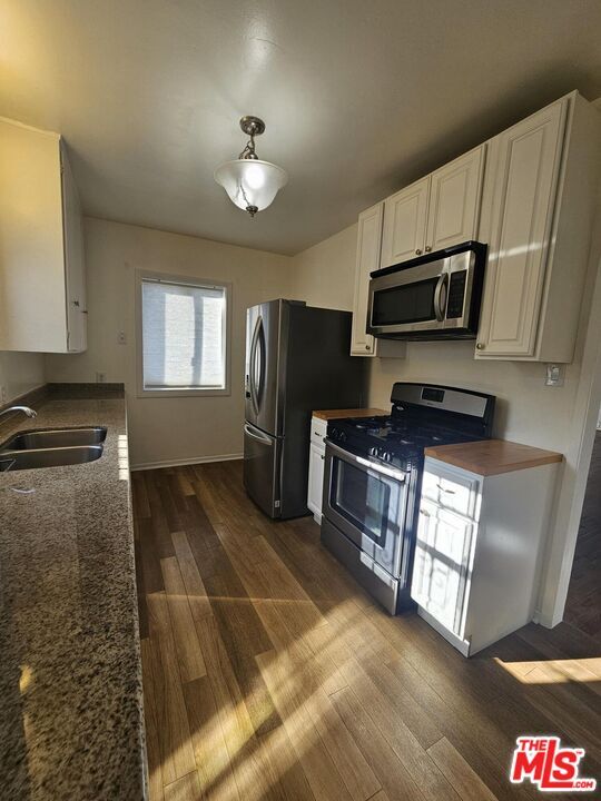 Building Photo - 736 N Poinsettia Pl