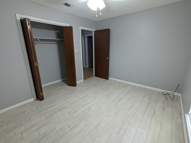 Building Photo - 3419 Thresher Dr