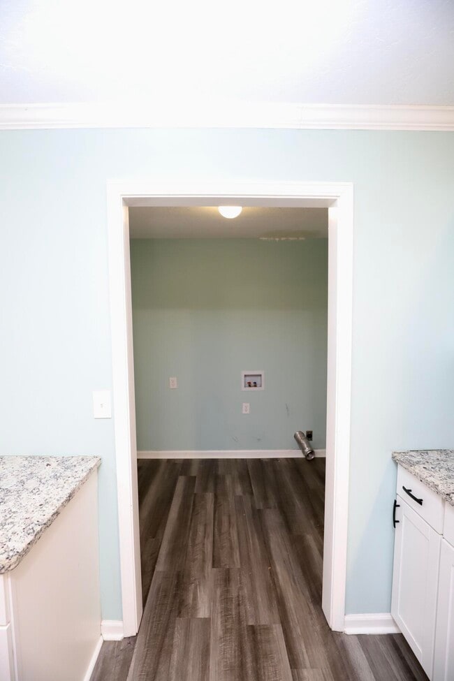 Building Photo - 807 N Guignard Dr