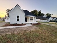Building Photo - Fully Renovated Home just minutes from Downtown Rock Hill