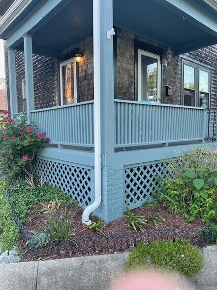 Back Porch - 173 Rochambeau Ave