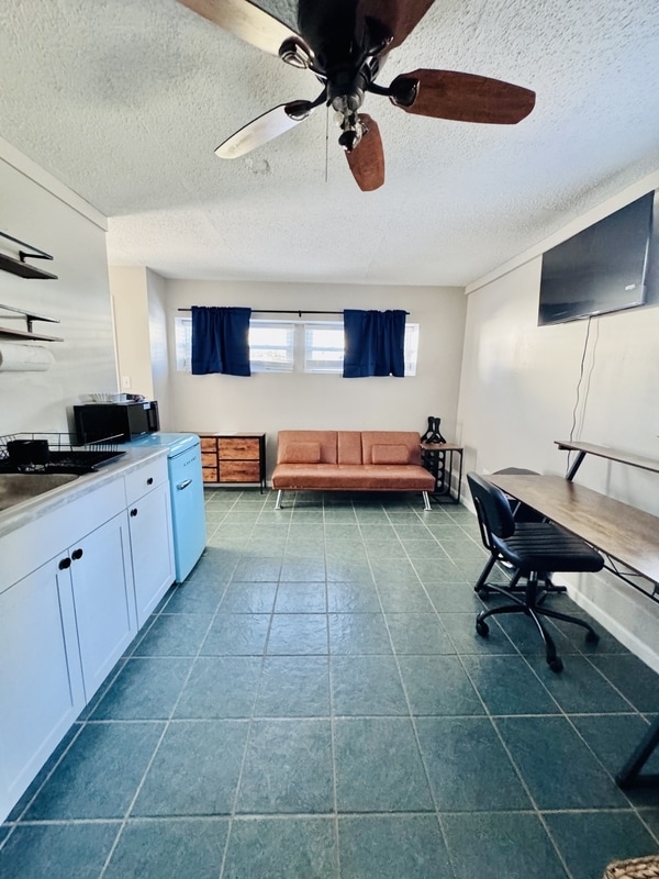 Building Photo - 1105 W Rock Spring Rd