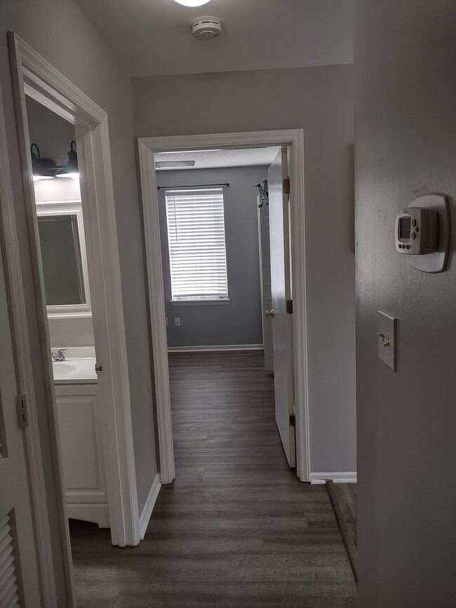 Building Photo - ****MOVE IN SPECIAL****Fabulous Upgraded Three Bedroom/Two Bath Townhome - Walking Distance to Le...