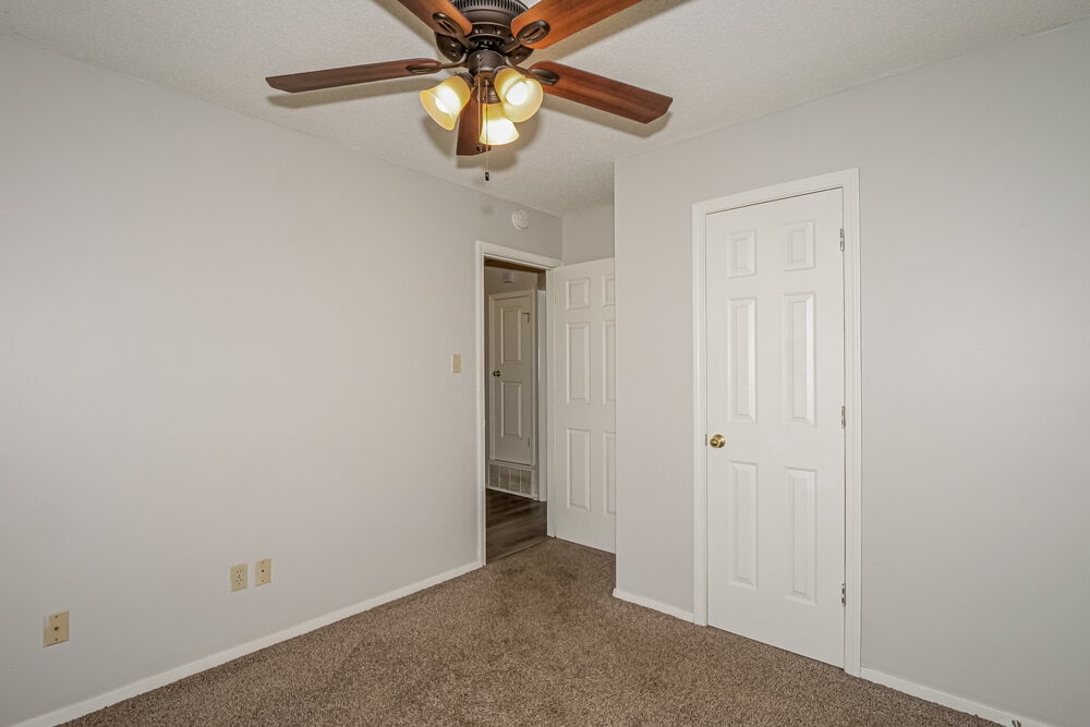 Building Photo - 6935 Amanda Dr N