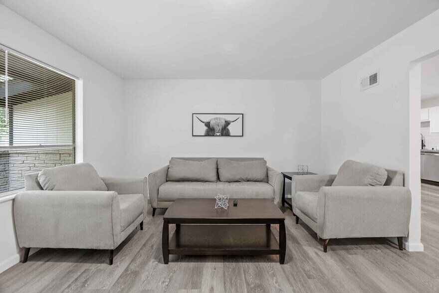 Building Photo - 2648 Garham Dr