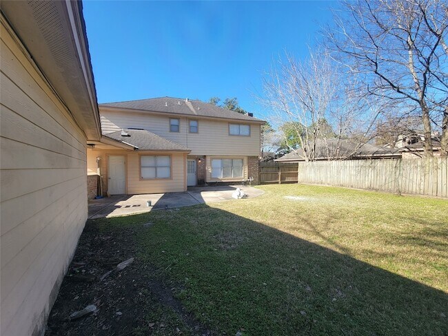 Building Photo - 4015 Chapel Square Dr