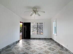 Building Photo - **3030 Caspian Way Long Beach** Front sing...