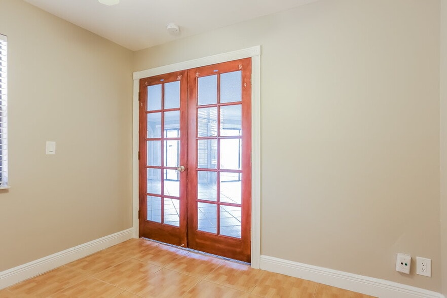 Building Photo - 11235 NW 43rd Pl