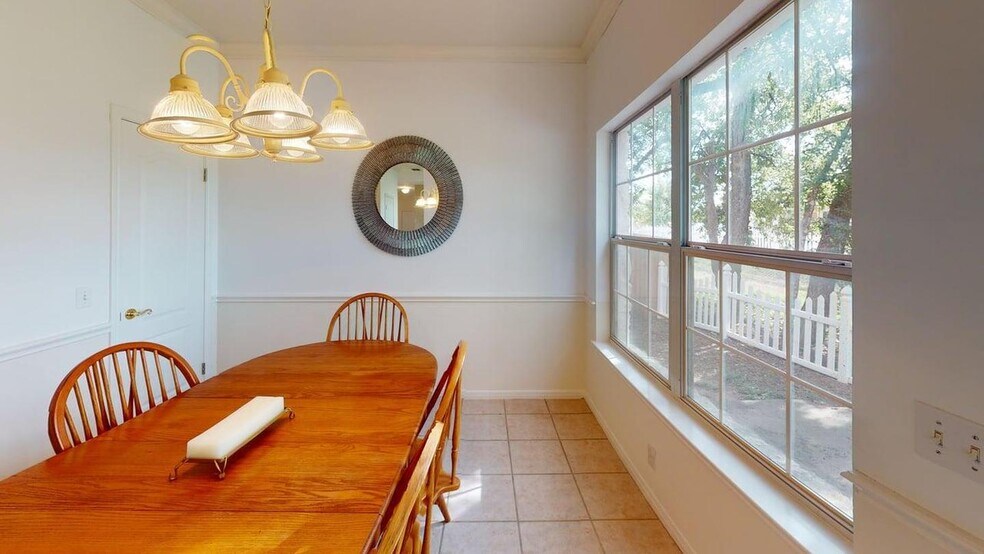 Building Photo - 403 Maple Run Dr